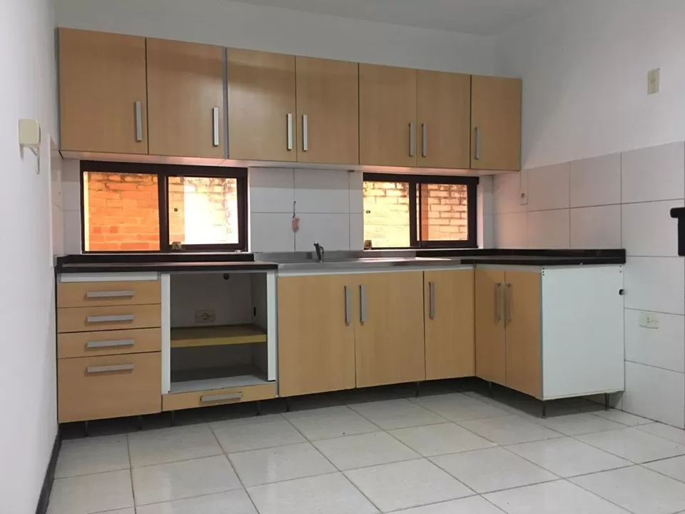 VENDO CASA EN LUQUE EN BARRIO CERRADO. COD 2170 — foto 3