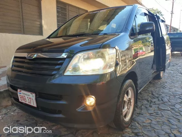 Toyota Noah 2003 - foto 2