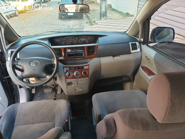 Toyota Noah 2003 - foto 8