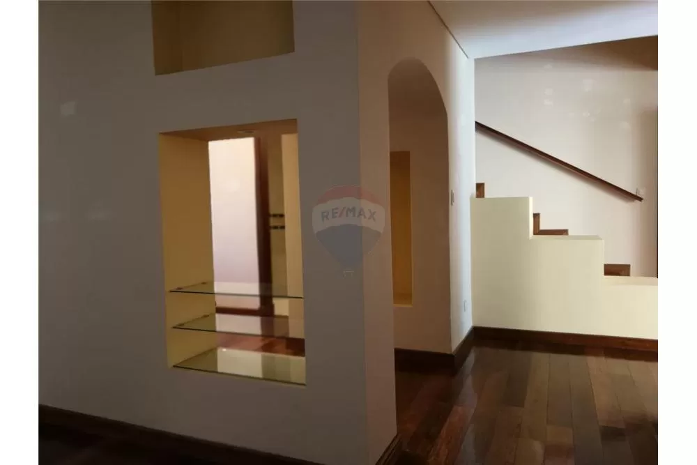Fina residencia con excelente ubicación 820,000 USD — foto 2