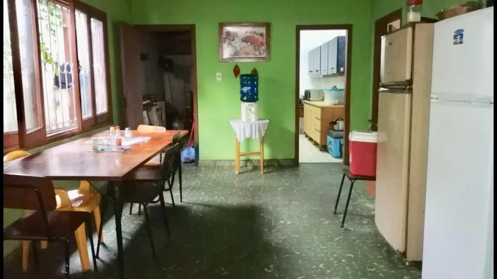 VENDO CÓMODA CASA EN SAN LORENZO ZONA COMERCIAL!! — foto 3