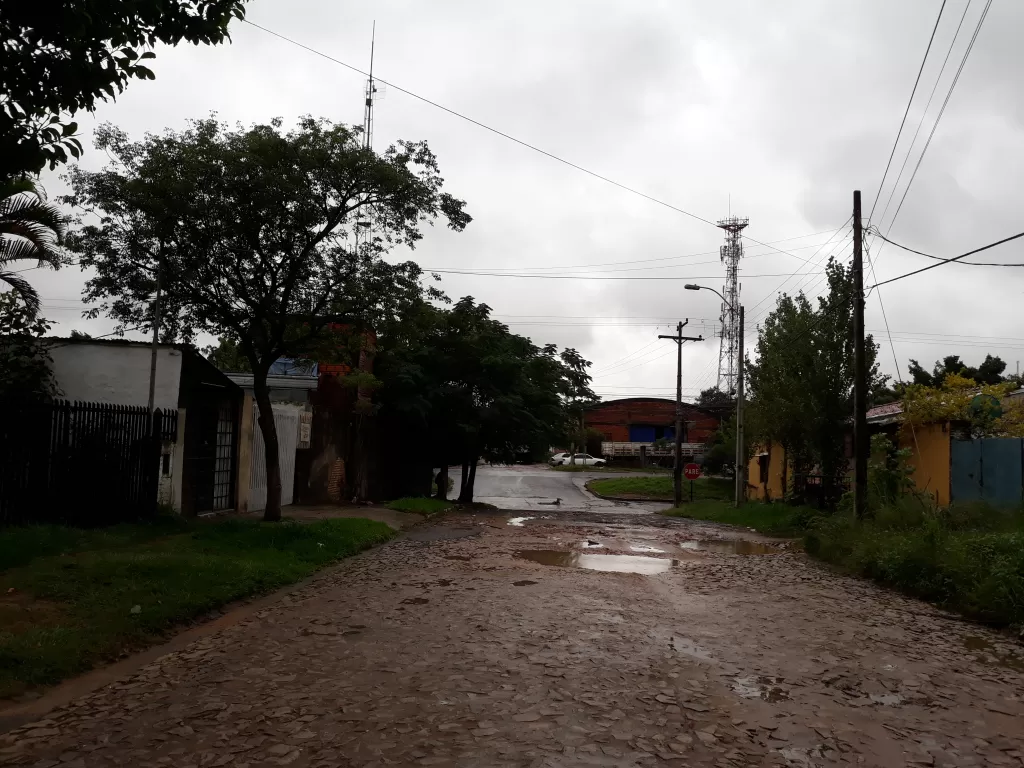 Vendo Terreno con Deposito y Oficinas en Loma Pyta — foto 2