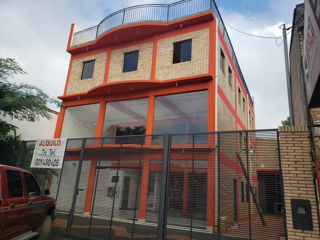 Edificio comercial disponible para alquilar, excelente ubicación — foto 3