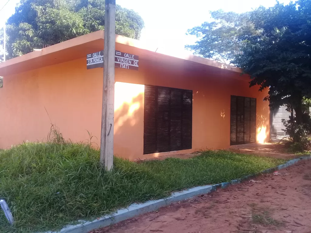 VENDO DOS SALONES COMERCIALES EN VILLA ELISA. — foto 2