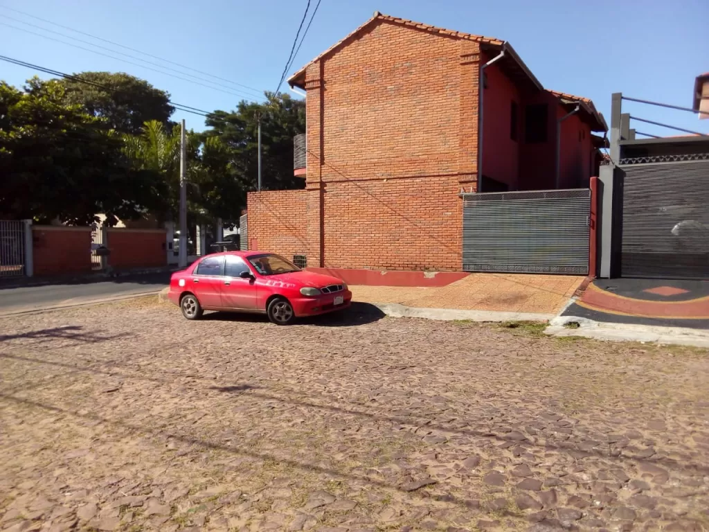 VENDO DUPLEX EN LAMBARE A UNA CUADRA DE CACIQUE — foto 3