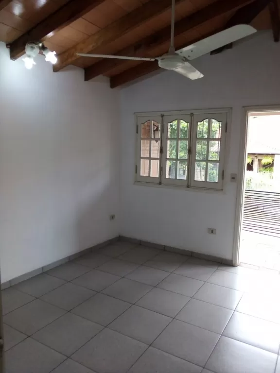 ALQUILO HERMOSO DEPARTAMENTO EN LUQUE ZONA VILLA POLICIAL A MINUTOS DE CURVA ROMERO!!! — foto 2