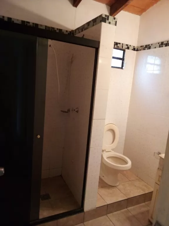 ALQUILO HERMOSO DEPARTAMENTO EN LUQUE ZONA VILLA POLICIAL A MINUTOS DE CURVA ROMERO!!! — foto 3
