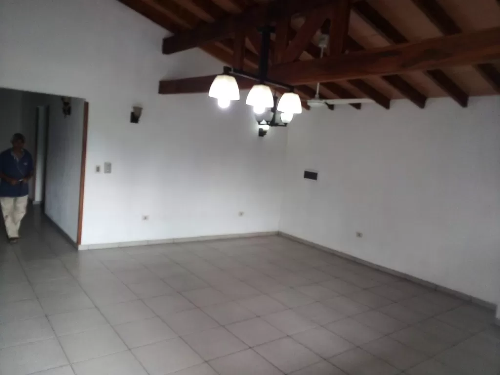 ALQUILO HERMOSO DEPARTAMENTO ZONA VILLA POLICIAL LUQUE A 5 MINUTOS DE CURVA ROMERO!!! — foto 2