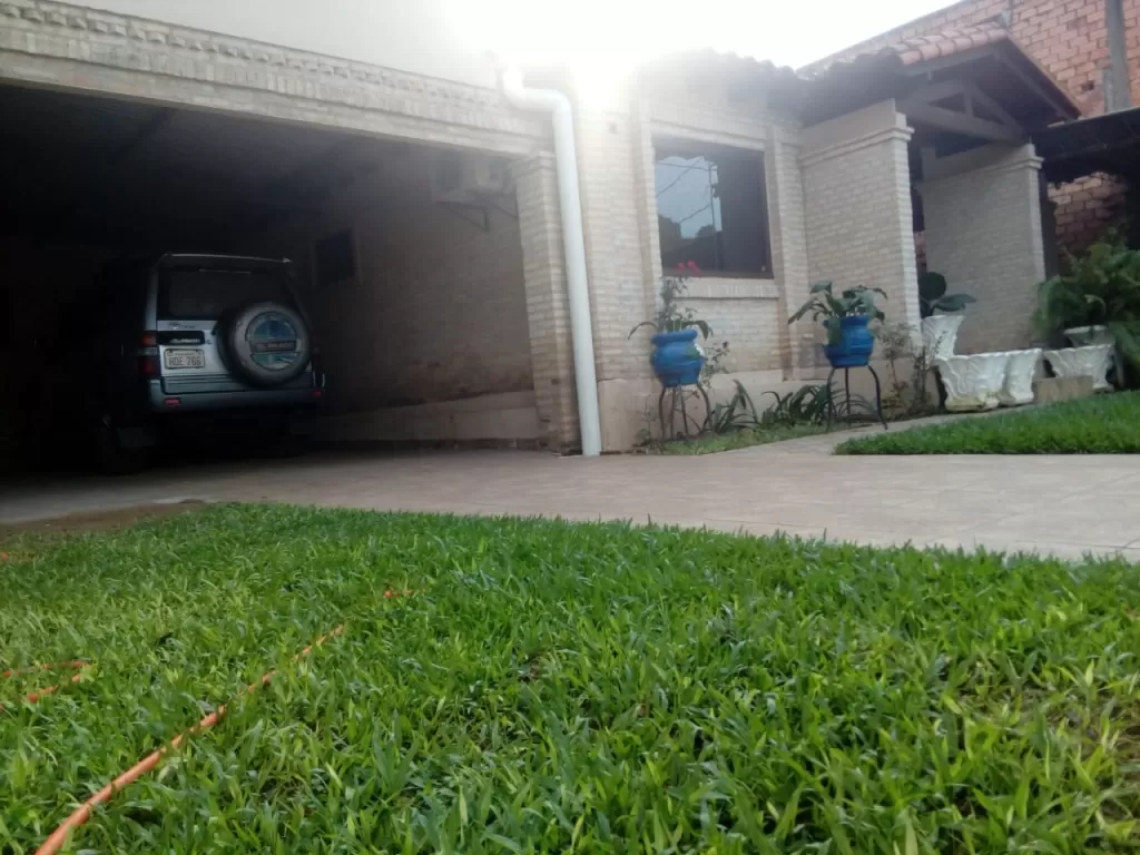 Vendo Residencia en inmejorable ubicación Laurelty Luque — foto 2