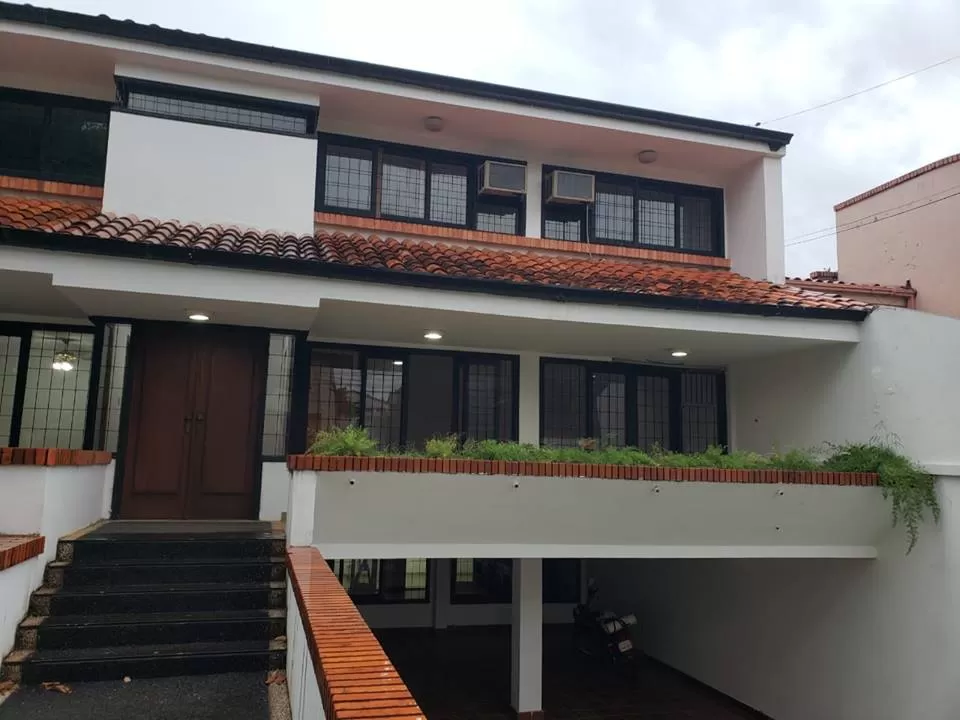 HERMOSA RESIDENCIA EN VILLA MORRA — foto 2
