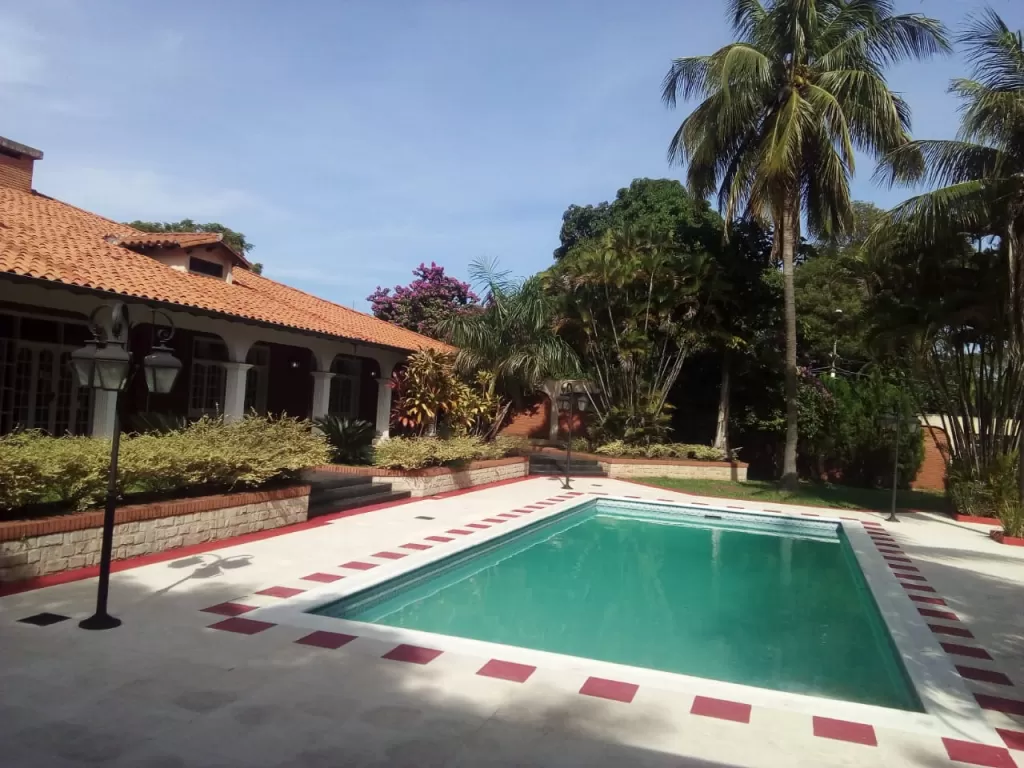 VENDO EXCLUSIVA RESIDENCIA EN EL BARRIO MCAL ESTIGARRIBIA — foto 2
