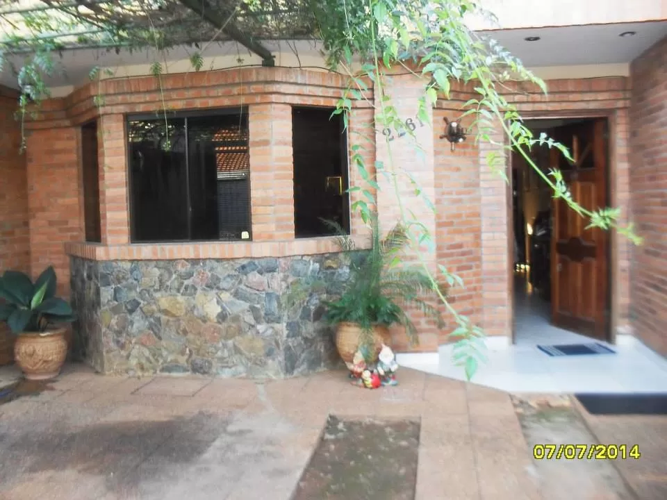VENDO HERMOSO DUPLEX EN FDO. DE LA MORA ZONA NORTE. J4122. — foto 2