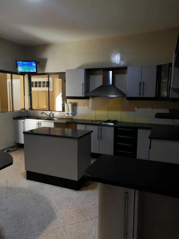Hermosa y Gran Casa en zona Shopping Gran via, a pocas cuadras de Mcal Lopez. — foto 3