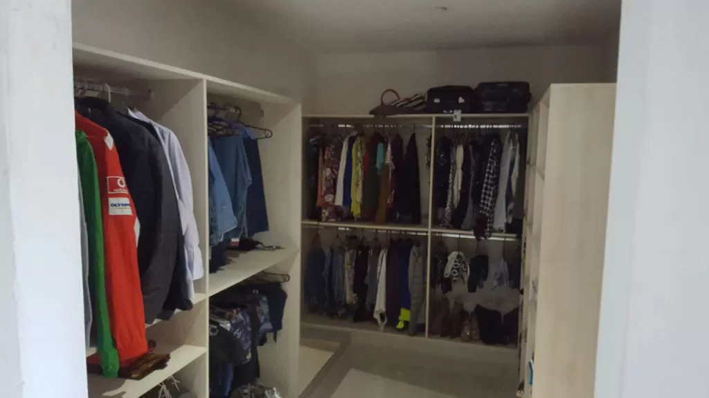 CASA DE ALTO NIVEL SOBRE AVDA PERON — foto 2