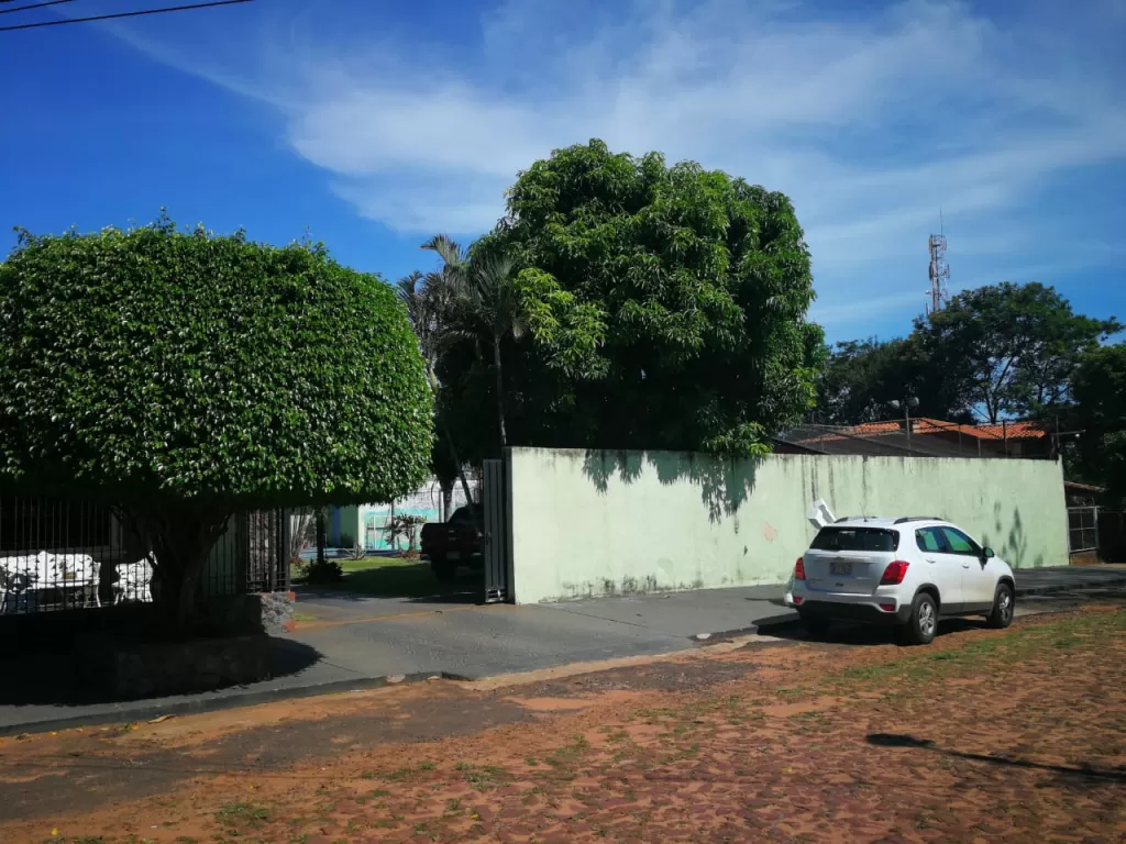 VENDO CASA TIPO QUINTA CON CANCHA DE FUTBOL, EN SAN LORENZO!!! — foto 2