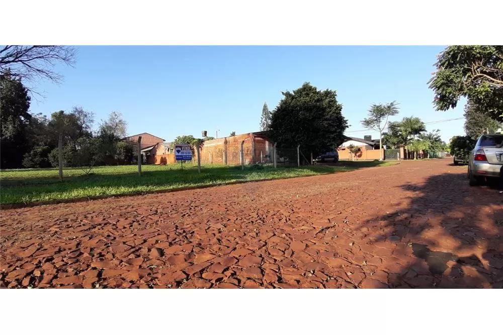 Vendo Terreno con Casa en Hohenau, Itapua, 2786m2 de terreno, salida en 2 calles. — foto 3