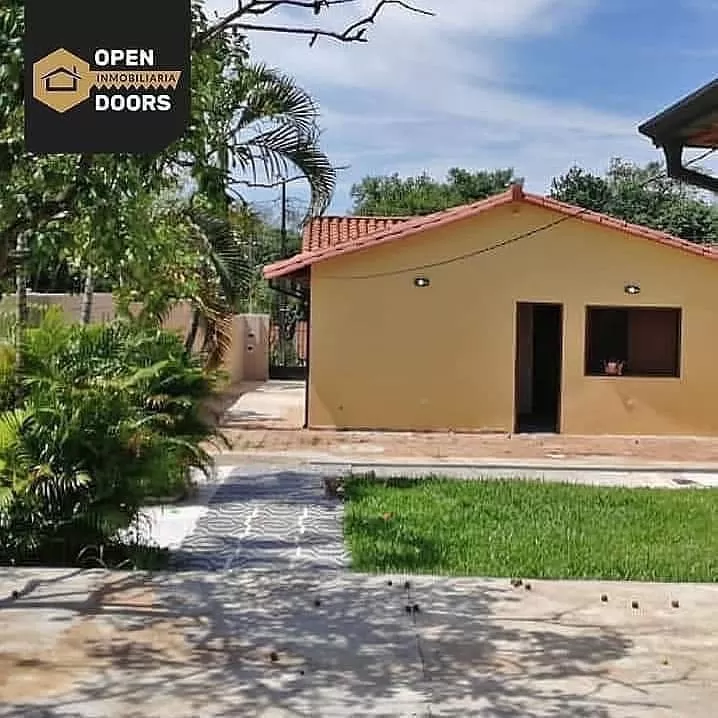 ALQUILA AMPLIA CASA CON VARIAS HABITACIONES A CUADRAS DEL AEROPUERTO — foto 2