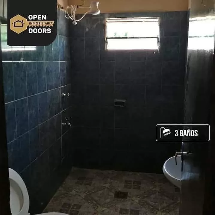 ALQUILA AMPLIA CASA CON VARIAS HABITACIONES A CUADRAS DEL AEROPUERTO — foto 3