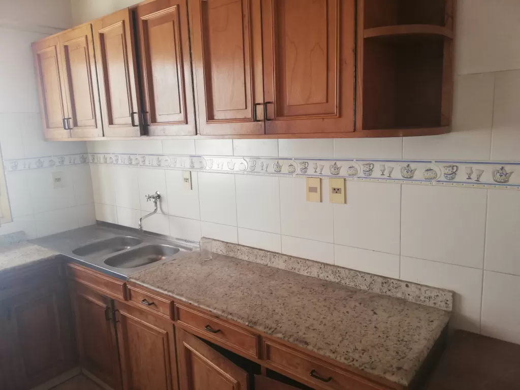 CASA A 3 CUADRAS DE LA MUNICIPALIDAD DE ASUNCION - BARRIO RESIDENCIAL A PRECIO DE TERRENO — foto 3