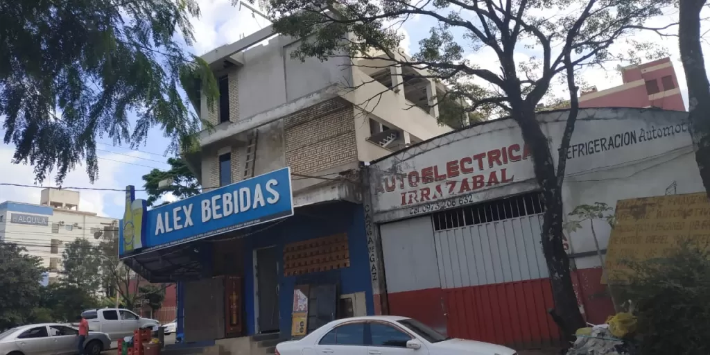 Edifico, tinglado y casa, terreno 17x32m — foto 2