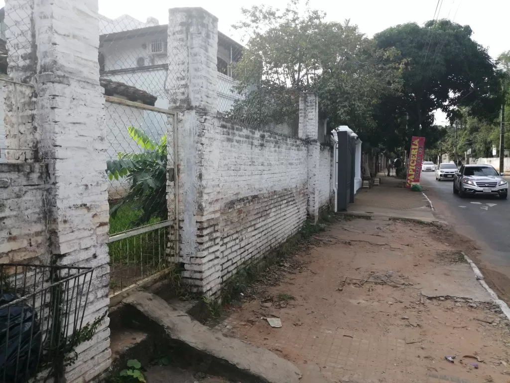 TERRENO SOBRE AV VENEZUELA A CUADRAS DE LA AV ESPAÑA — foto 2