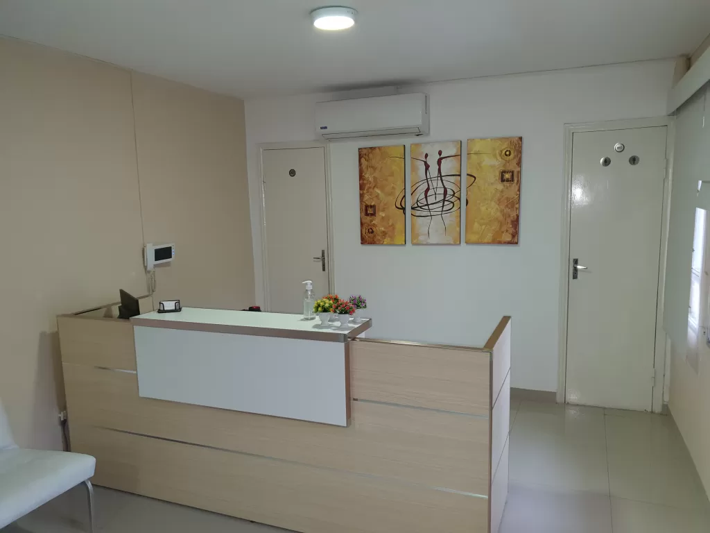 ALQUILO OFICINACONSULTORIO EN COQUETO EDIFICIO CENTRICO. ESPECIAL PARA MEDICOS YO AFINES — foto 3