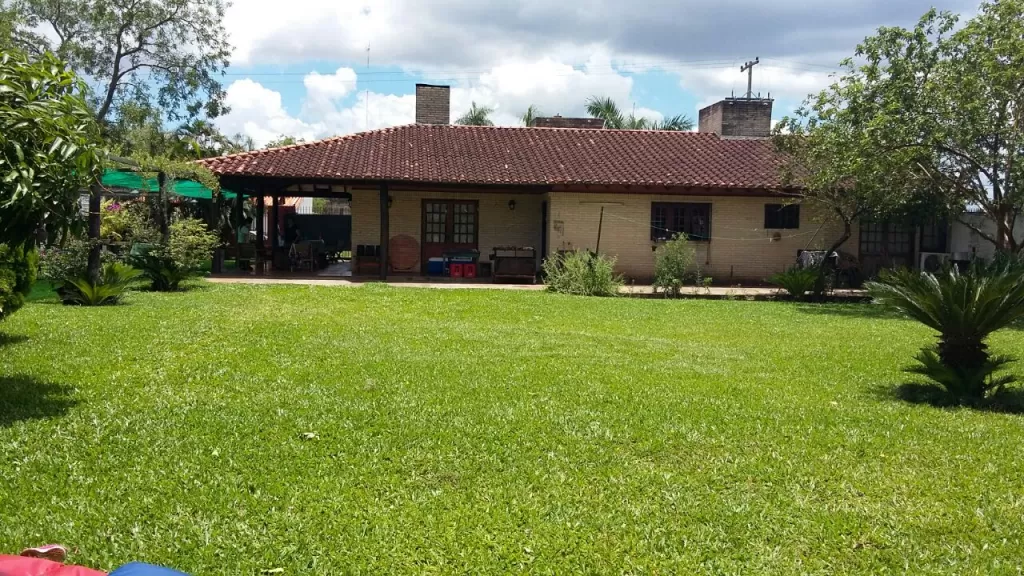VENDO CASA QUINTA EN LUQUE ZONA CONMEBOL!! — foto 2