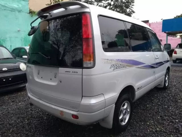 Toyota Noah 1998 — foto 3
