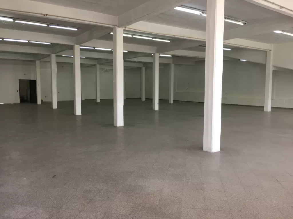 AMPLIO SALÓN COMERCIAL CON DEPOSITO Y ESTACIONAMIENTO!! — foto 2