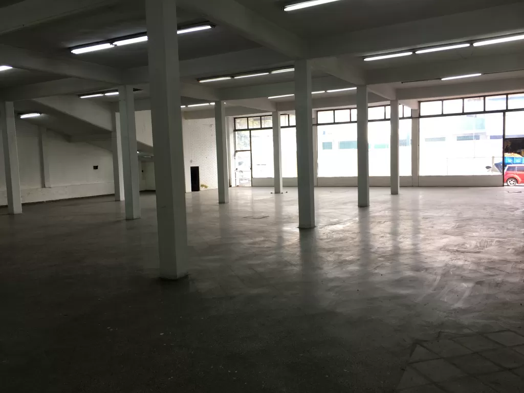 AMPLIO SALÓN COMERCIAL CON DEPOSITO Y ESTACIONAMIENTO!! — foto 3