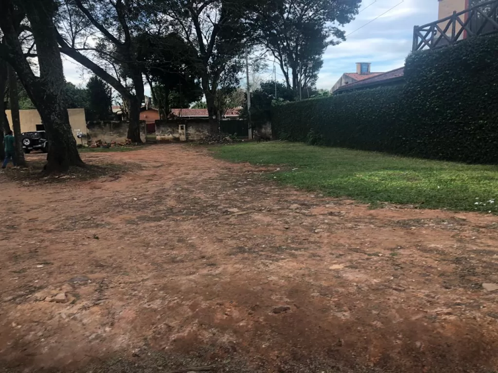 Vendo terreno 60x30 m2 de superficie en Asunción a 160m de Mcal. López zona Gran Via — foto 2