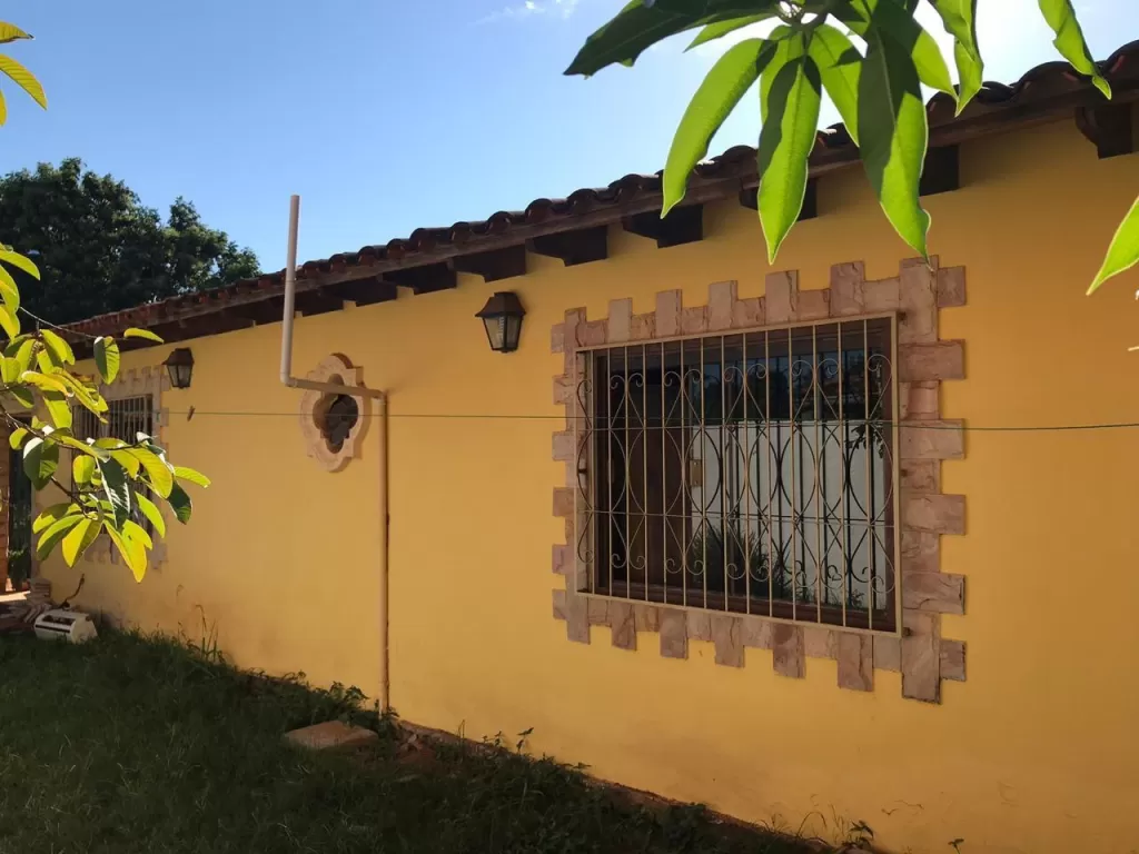 VENDO HERMOSA Y AMPLIA CASA EN LA CIUDAD DE LUQUE — foto 3