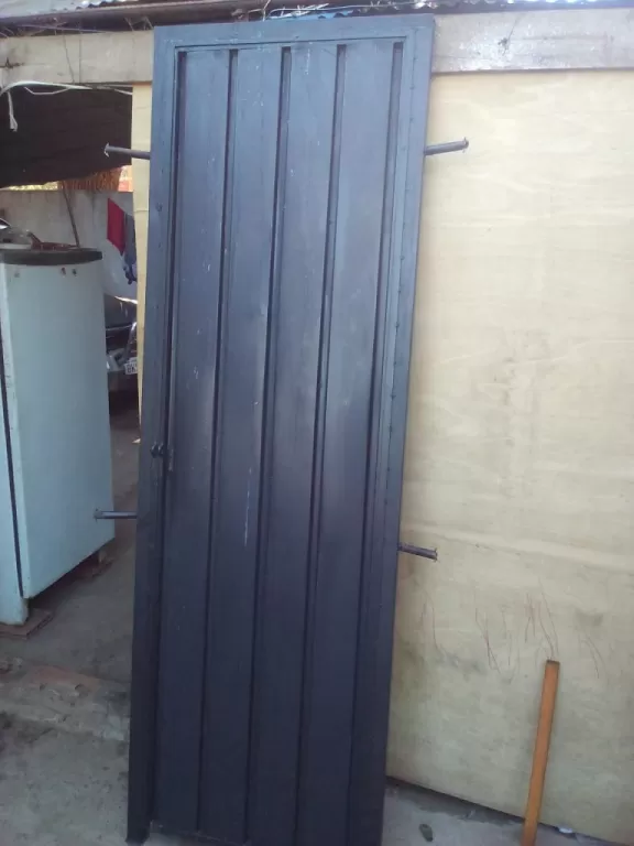 vendo una puerta de metal 2.10x0.70 — foto 3