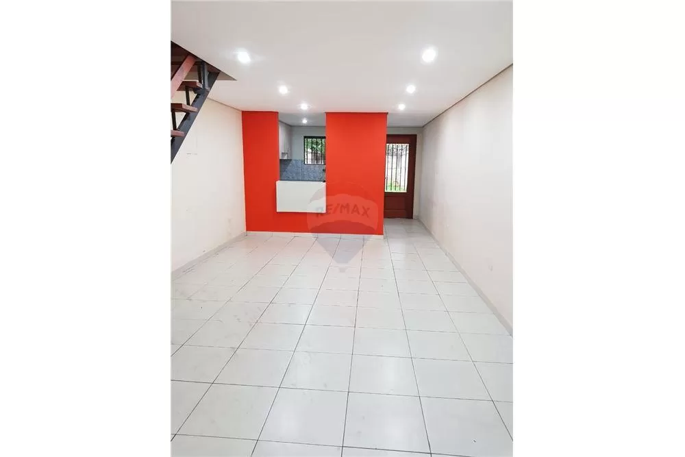 VENDO COQUETO Y AMPLIO DUPLEX VILLA ADELA LUQUE — foto 2