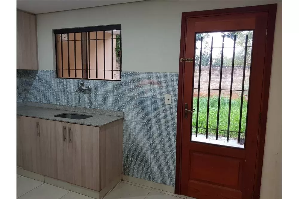 VENDO COQUETO Y AMPLIO DUPLEX VILLA ADELA LUQUE — foto 3