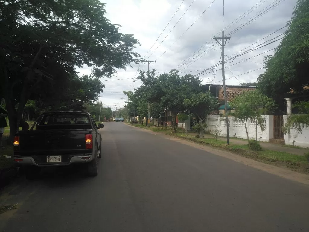 VENDO TERRENO CON CASA, DETRÁS DEL BOURBON!! — foto 2