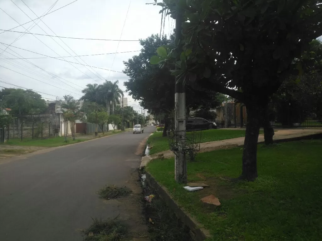 VENDO TERRENO CON CASA, DETRÁS DEL BOURBON!! — foto 3