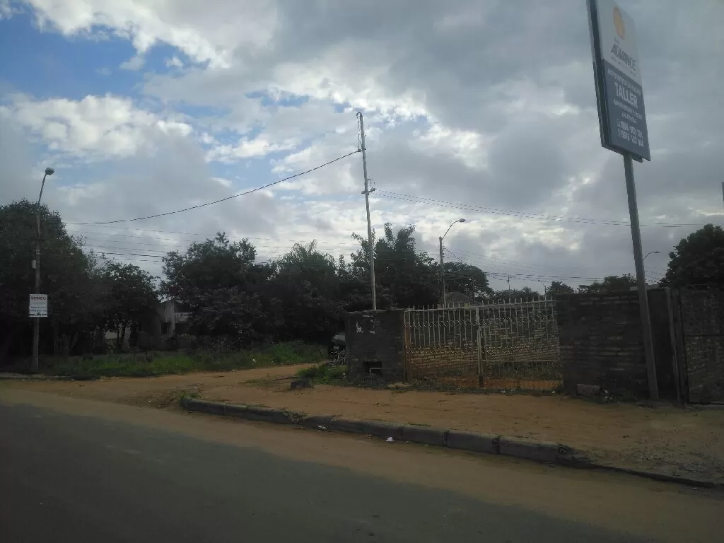 VENDO TERRENO CON SALONES EN M.R.ALONSO. — foto 3
