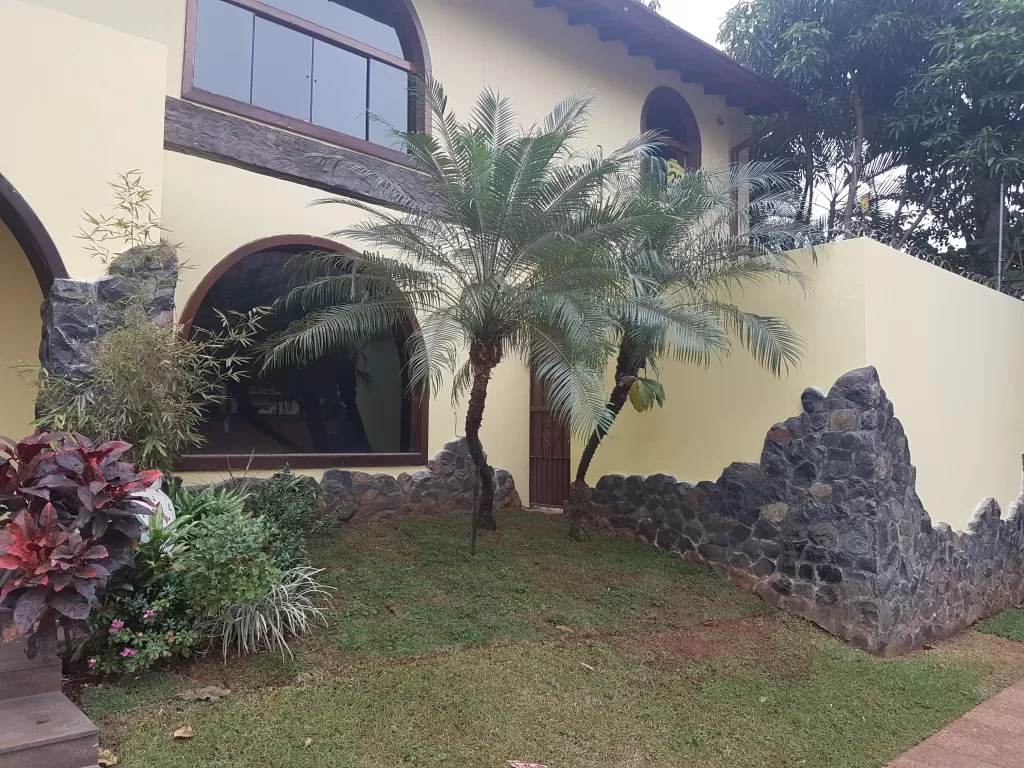 VENDO HERMOSA CASA BARRIO MANORA!!! — foto 2