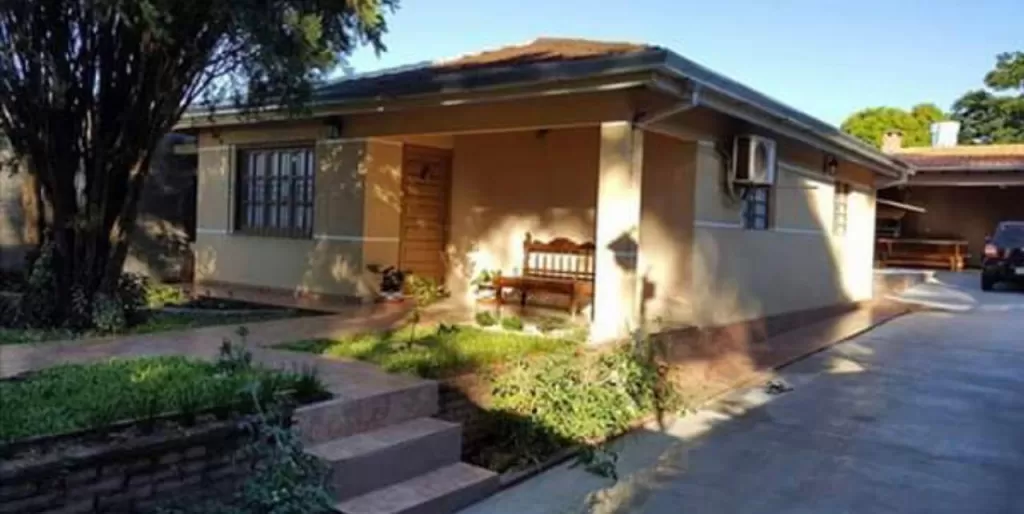 Se vende hermosa casa con piscina en san juan del Parana -Encarnacion — foto 2