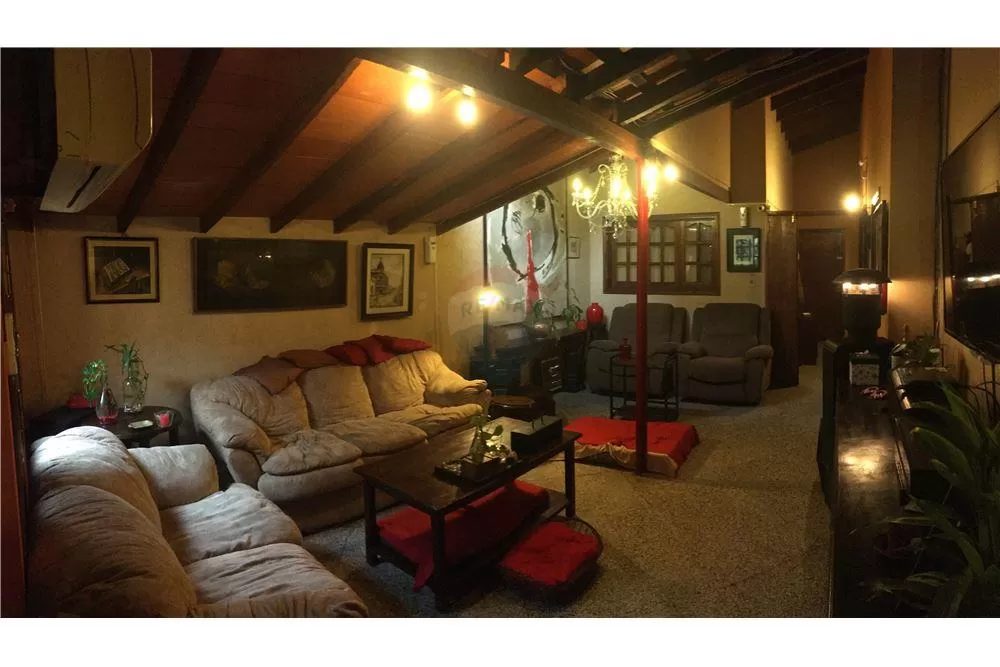 OFERTA Vendo CASA 6 habit, pileta ZONA SACRAMENTO — foto 2