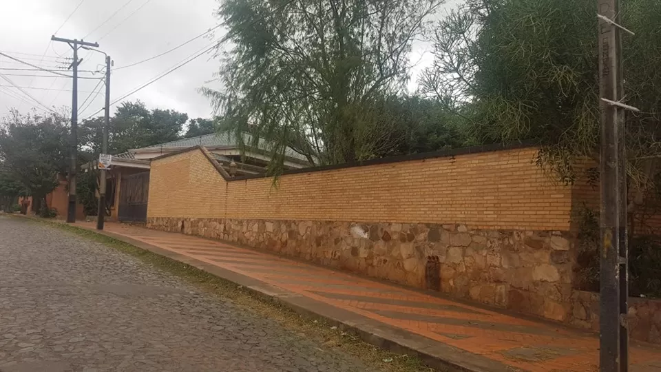 VENDO HERMOSA CASA EN FERNANDO DE LA MORA ZONA SHOPPING PINEDO — foto 2