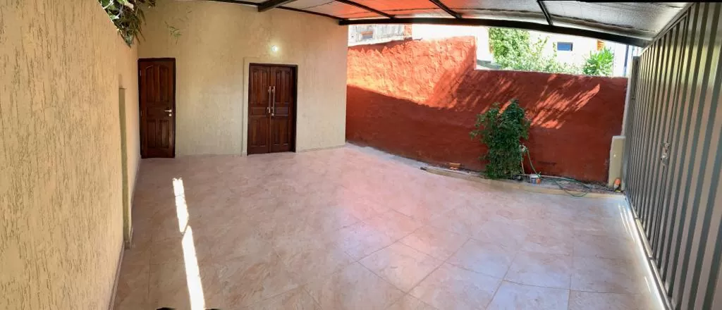 ALQUILO HERMOSA RESIDENCIA EN SAJONIA, ASUNCIÓN. A 2 CUADRAS DE CARLOS A. LÓPEZ — foto 2