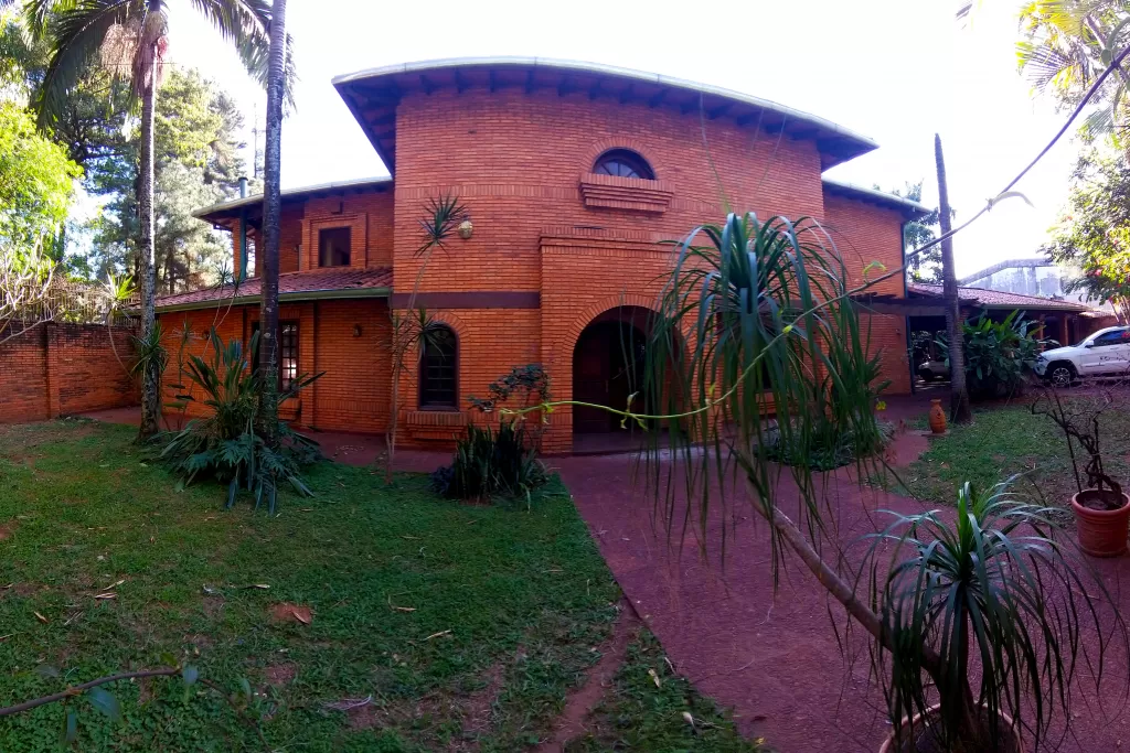 Amplia Residencia en Barrio Herrera — foto 2