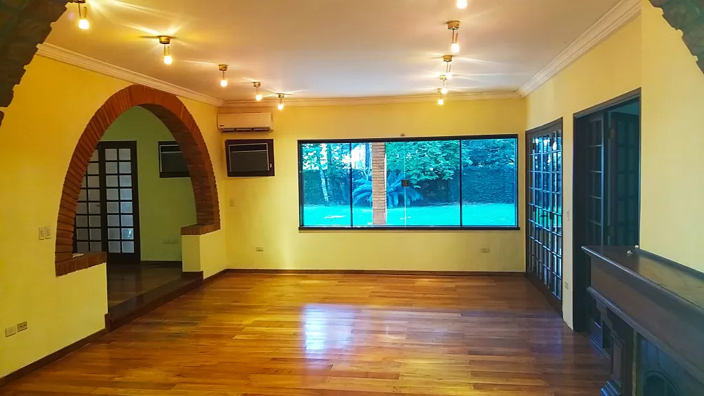 Amplia Residencia en Barrio Herrera — foto 3