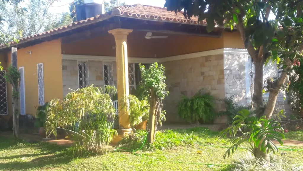 HERMOSA CASA CON LIMATON — foto 2