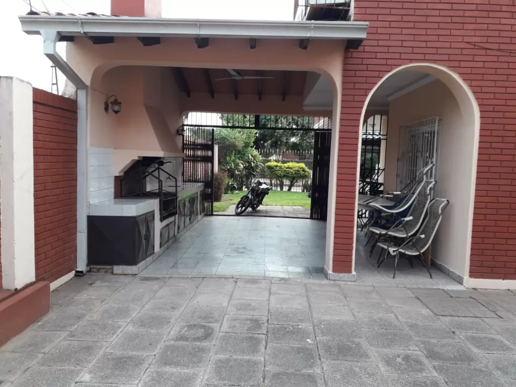 VENDO AMPLIA CASA EN ESQUILA IDEAL PARA OFICINAS. — foto 2
