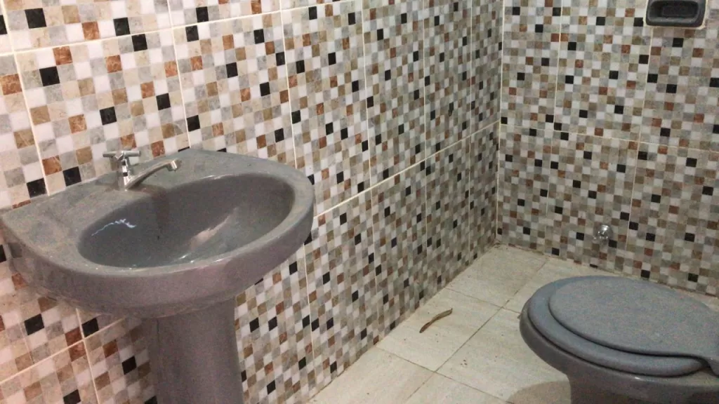 INMOBILIARIA ALQUILA TINGLADO con oficina y baño. Zona acceso a la Costanera Norte — foto 3