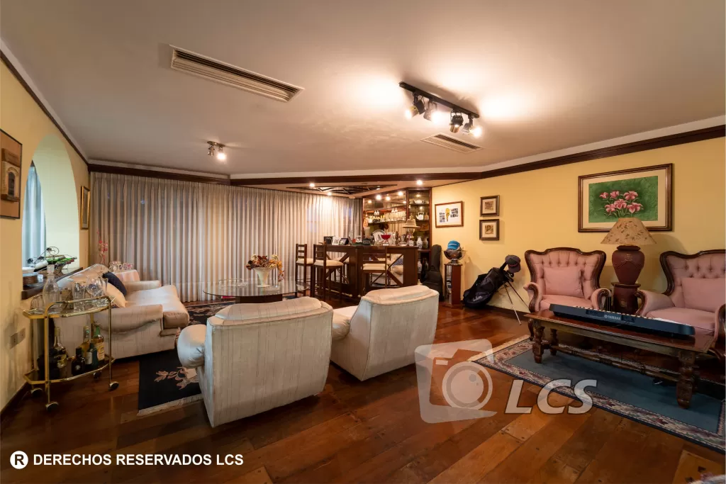 RESIDENCIA CON 7 DORMITORIOS + PISCINA Y AMPLIO PATIO. LAMBARÉ, BARRIO PARQUES DEL YACHT — foto 3