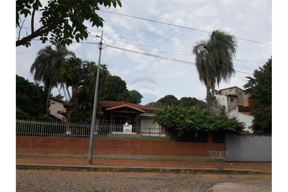 Vendo importante terreno con casa a pasos de Av.Brasilia — foto 2